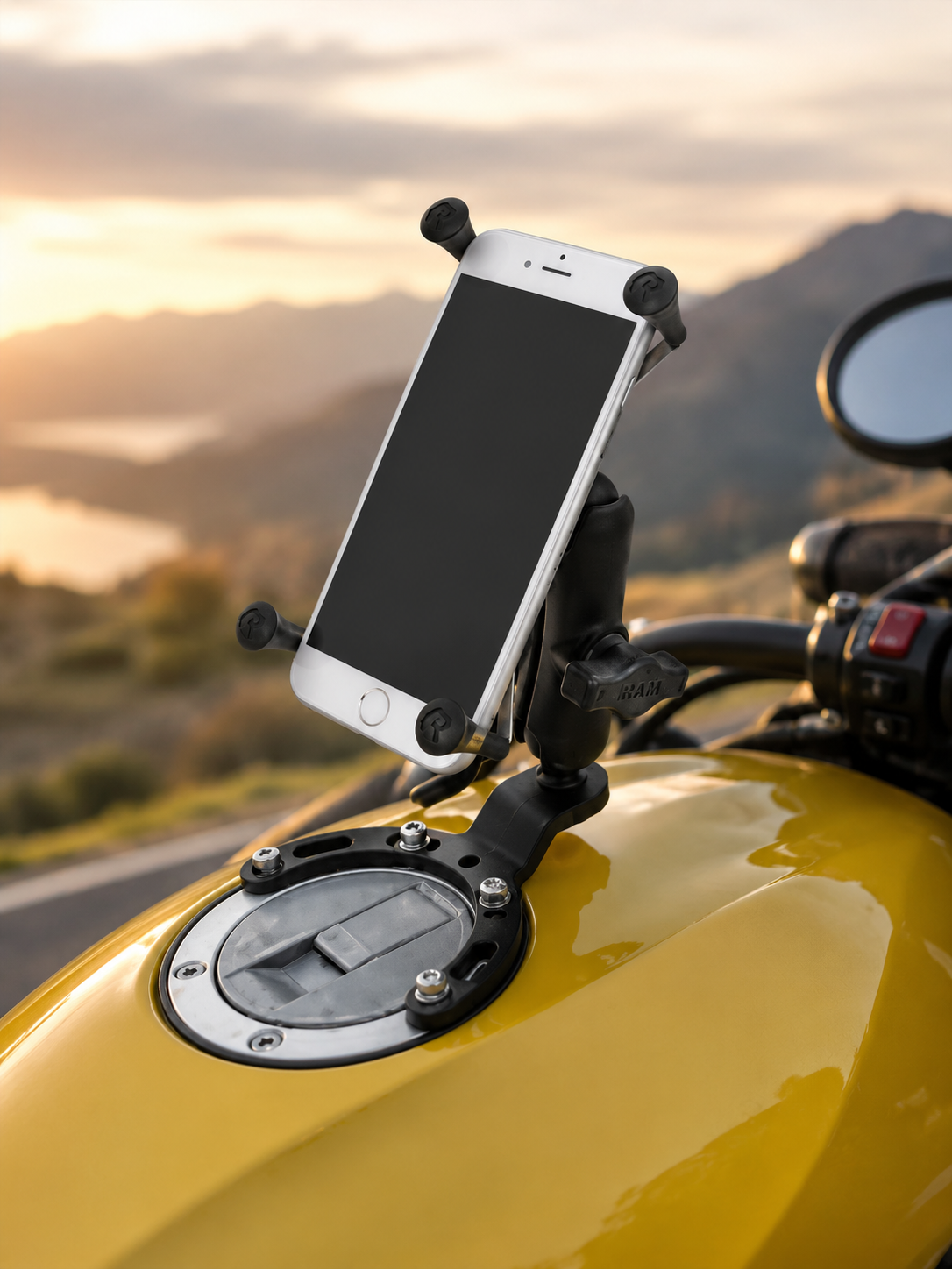 RAM Mount Support moto pour réservoir d'essence avec support smartphone X-Grip (RAM-B-410-A-UN7BU)