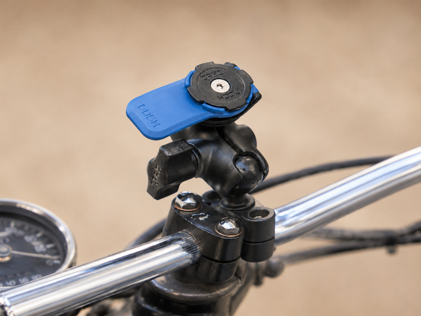 Support moto Quad Lock pour adaptateur à boule de 1" RAM